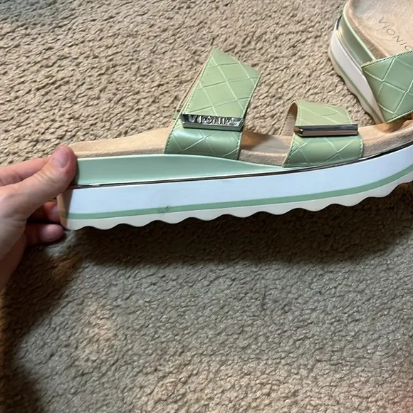 NWOB Vionic Brandie Platform Slip On Slide Sandals Celery Green White Sz 9 Wedge