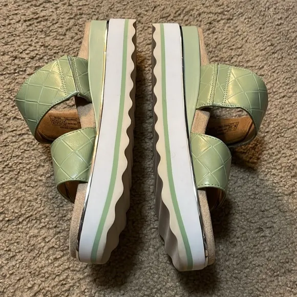 NWOB Vionic Brandie Platform Slip On Slide Sandals Celery Green White Sz 9 Wedge