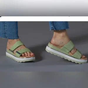 NWOB Vionic Brandie Platform Slip On Slide Sandals Celery Green White Sz 9 Wedge