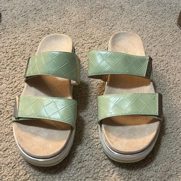 NWOB Vionic Brandie Platform Slip On Slide Sandals Celery Green White Sz 9 Wedge