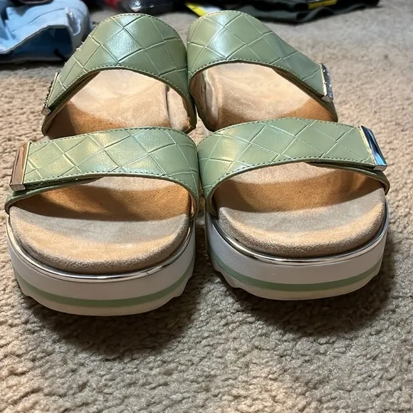 NWOB Vionic Brandie Platform Slip On Slide Sandals Celery Green White Sz 9 Wedge