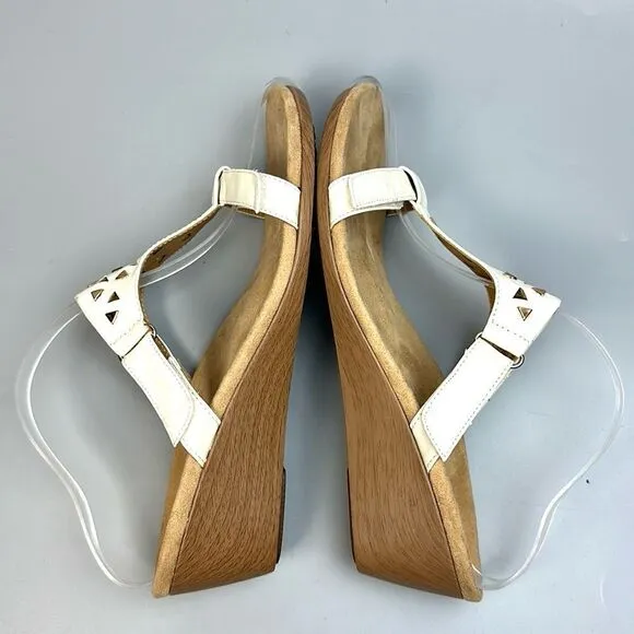 NWOB VIONIC Maggie Wedge Sandals White Patent Gold Studded Beach Comfort Sz 9