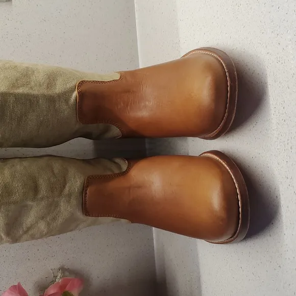 NWOT FRYE round toe tall boots (sz 6.5B)