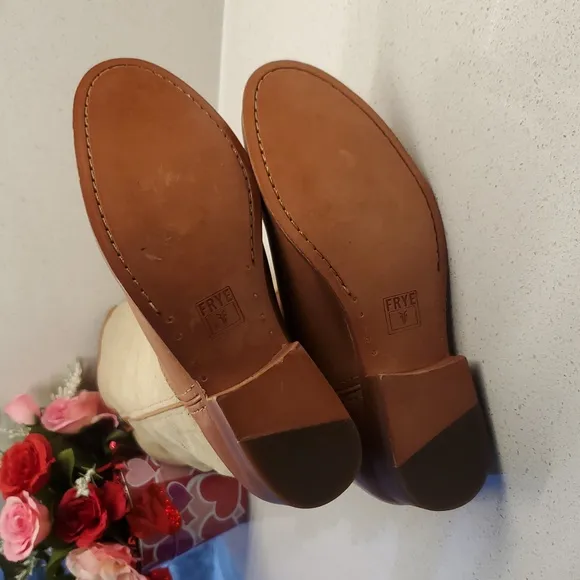 NWOT FRYE round toe tall boots (sz 6.5B)