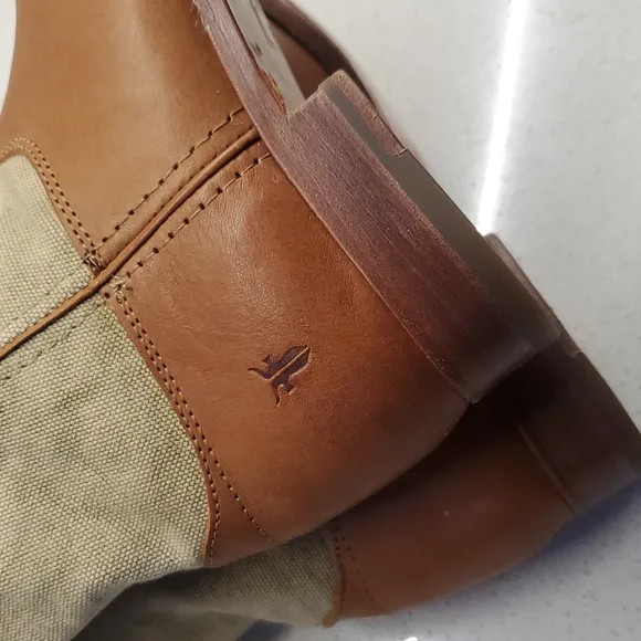 NWOT FRYE round toe tall boots (sz 6.5B)