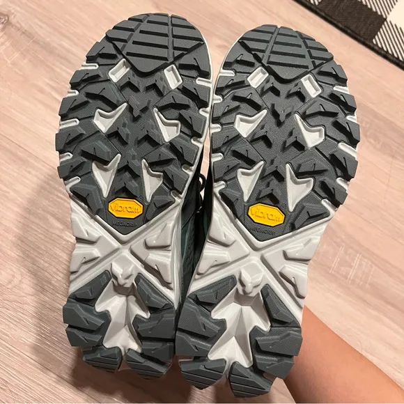 NWOT Hoka Anacapa Low GTX Shoes