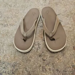 NWOT Olukai Nua Pio Sandals Flip Flops Size 10