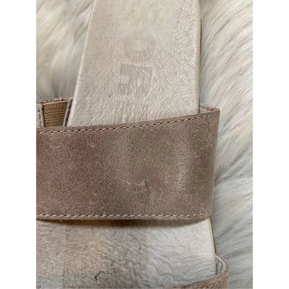 NWOT  Sorel Torpeda Slide Il leather sandals size 9