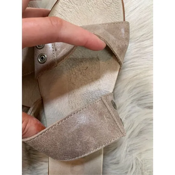 NWOT  Sorel Torpeda Slide Il leather sandals size 9