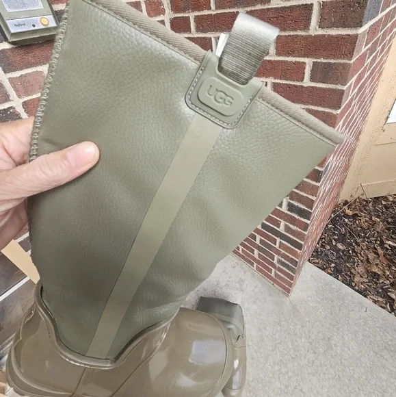 NWOT Tall UGG Boots, sz 9