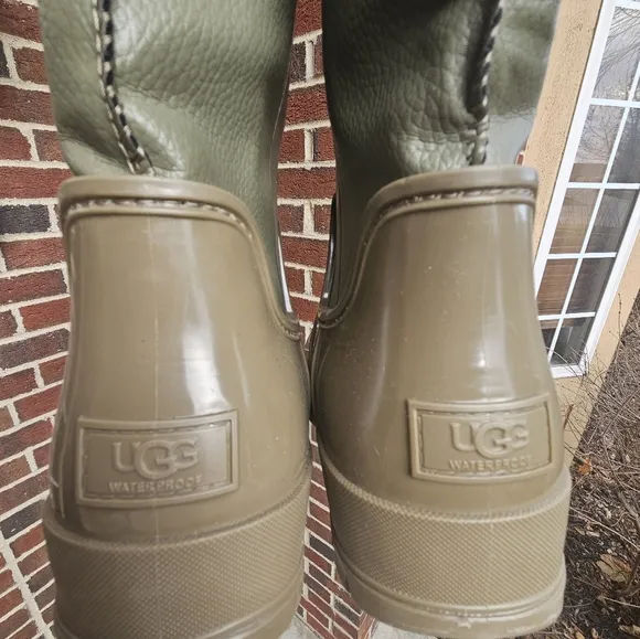 NWOT Tall UGG Boots, sz 9