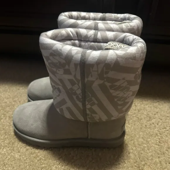 NWOT UGG CLASSIC SHORT JERSEY GREY BOOTS