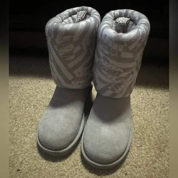 NWOT UGG CLASSIC SHORT JERSEY GREY BOOTS