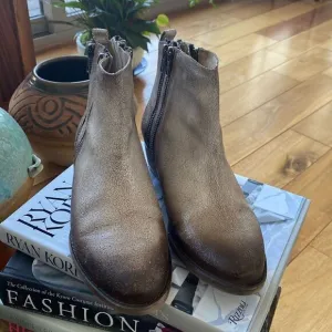 NWOT Circle G boots