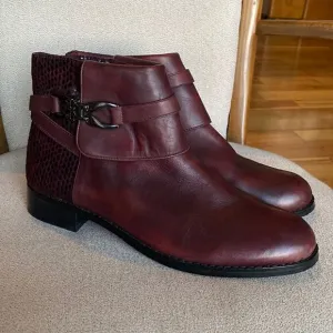 NWOT Moda in Pelle boots
