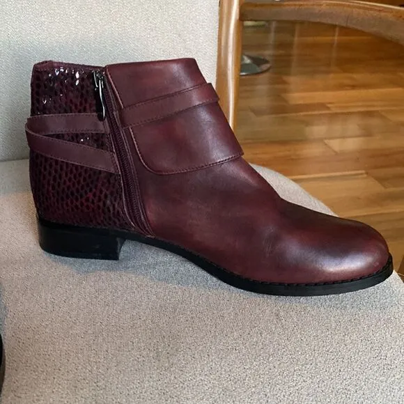 NWOT Moda in Pelle boots