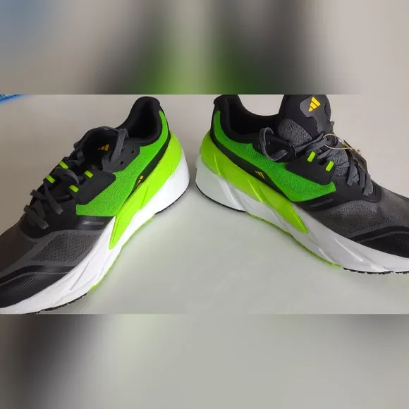NWT Adidas Adistar men's running shoe