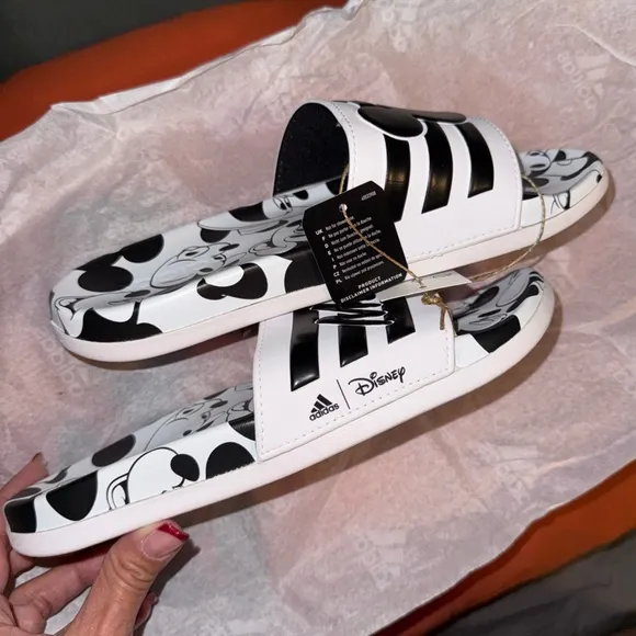 NWT- Adidas x Disney Adilette Comfort Comfort Slide GW1057