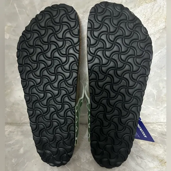 NWT - Birkenstock Gizeh Gator Gleam Green Comfort Thong Sandal Size 10