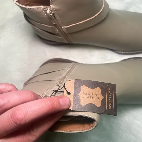 NWT CREVO leather Collie Buckled Short Bootie In Beige