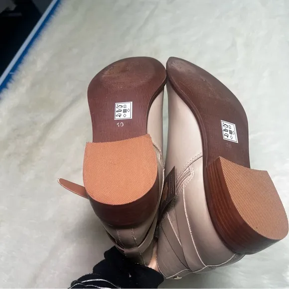NWT CREVO leather Collie Buckled Short Bootie In Beige