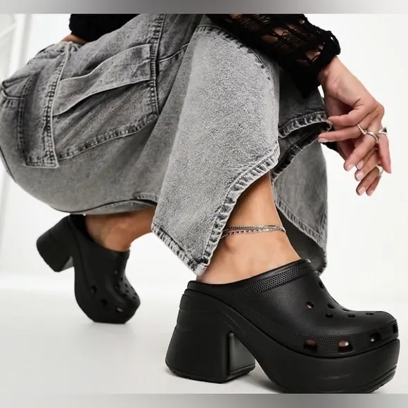 NWT Crocs Siren Clog Size 8