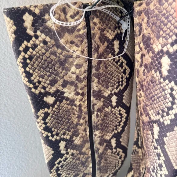 NWT Gianni Bini Gianna Snake Print Kitten Heel Tall Boots Sz 7,5