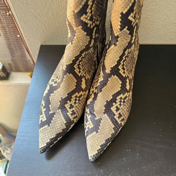 NWT Gianni Bini Gianna Snake Print Kitten Heel Tall Boots Sz 7,5