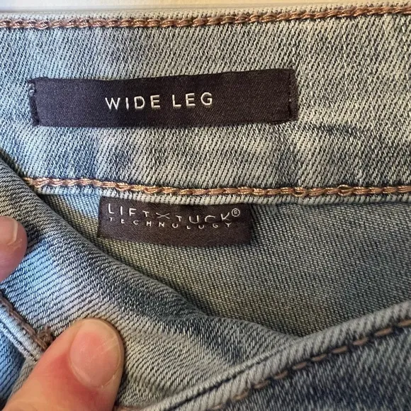 NWT NYDJ Teresa Wide Leg Plus Size LiftxTuck Jeans in Light Denim Wash | 14