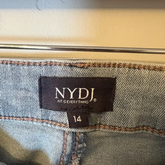 NWT NYDJ Teresa Wide Leg Plus Size LiftxTuck Jeans in Light Denim Wash | 14