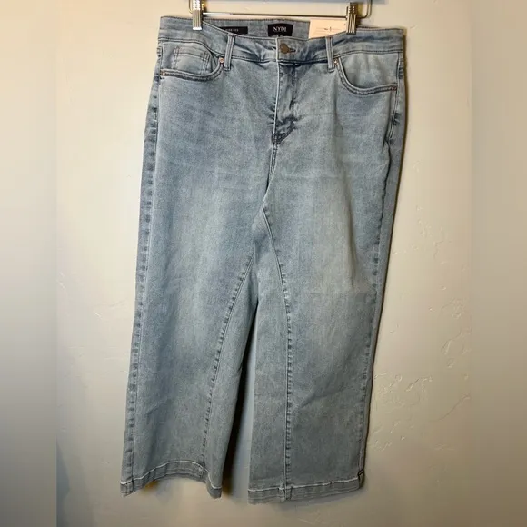 NWT NYDJ Teresa Wide Leg Plus Size LiftxTuck Jeans in Light Denim Wash | 14