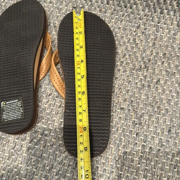 NWT- Rainbow 1/2 Inch Flip Flop Size 6 9.5 Inches