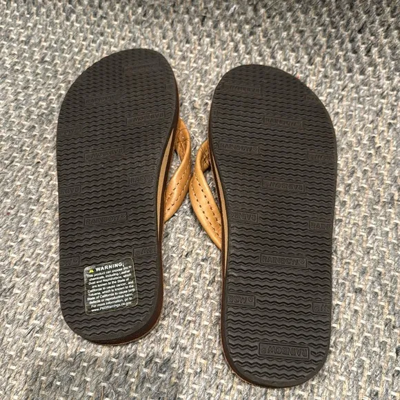 NWT- Rainbow 1/2 Inch Flip Flop Size 6 9.5 Inches
