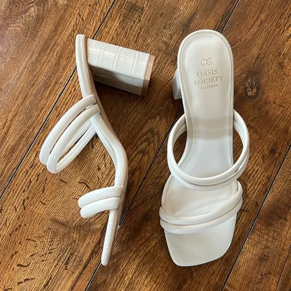 Oasis Society Women's Cream Sandals