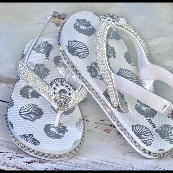 Old Navy Youth wedding Flip Flop Sandals, SZ 11, Flower Girl, Beach wedding Shoe