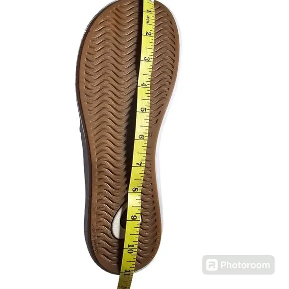 OluKai Kāpehe White on White Thong Sandals Flip Flops Size W 11