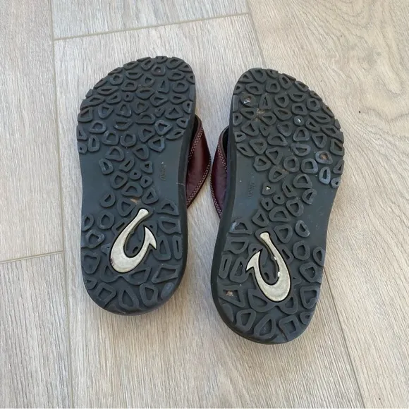 Olukai Ohana Brown Leather Thong Sandals