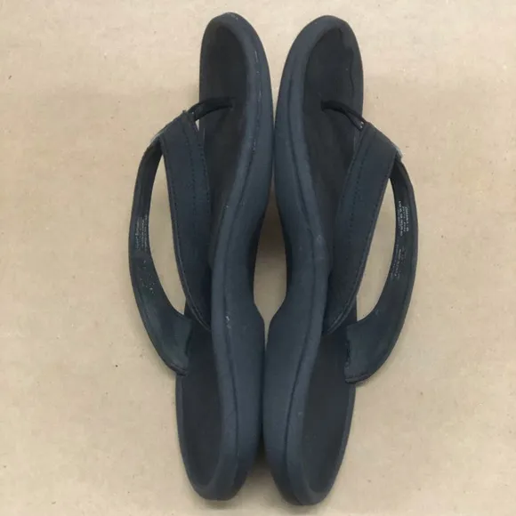 OluKai Ohana Flip Flops Sandals sz 10