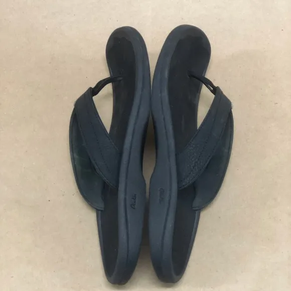 OluKai Ohana Flip Flops Sandals sz 10
