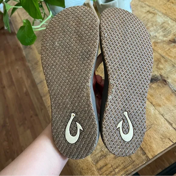 Olukai Paniolo Women's Red LeatherFlip Flops Sandals Size 7