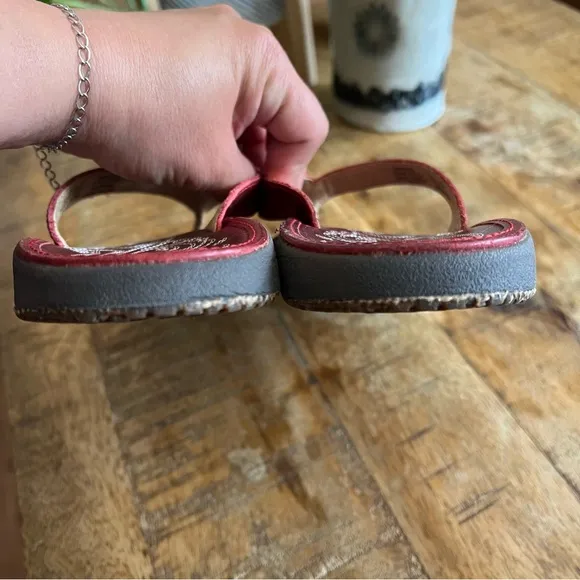 Olukai Paniolo Women's Red LeatherFlip Flops Sandals Size 7