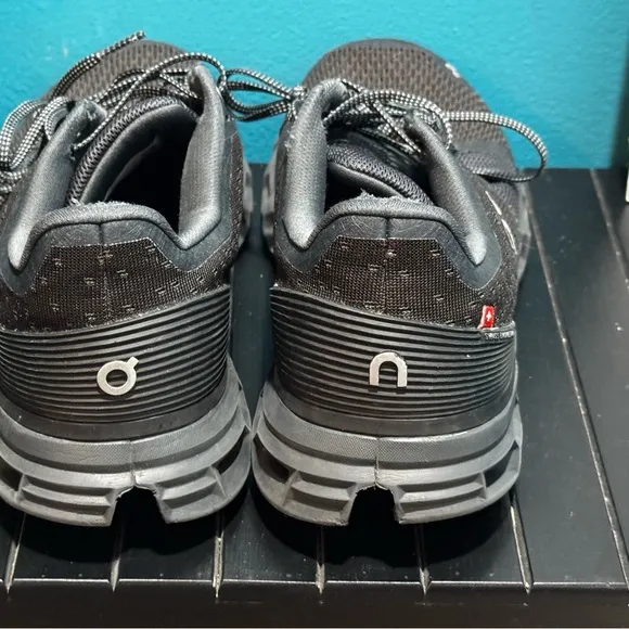 On-Running Mens Cloudstratus Black/Shadow Running Shoe - 10