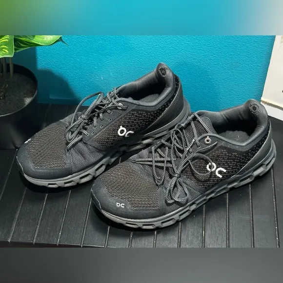 On-Running Mens Cloudstratus Black/Shadow Running Shoe - 10