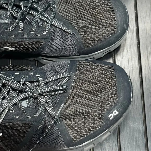 On-Running Mens Cloudstratus Black/Shadow Running Shoe - 10