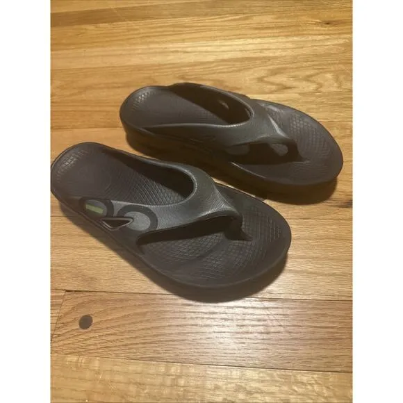 OOFOS Black Flip Flop Thong Sandals Size EU 40 US Men's 7 Women's 9