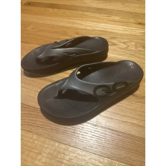 OOFOS Black Flip Flop Thong Sandals Size EU 40 US Men's 7 Women's 9