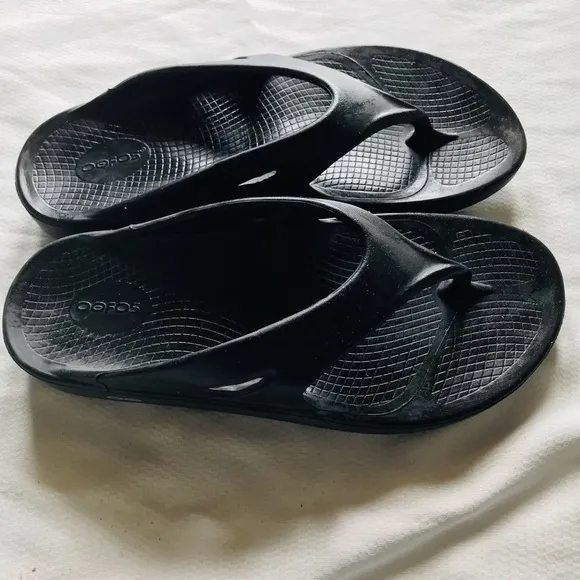 OOFOS Men's Black Sandals