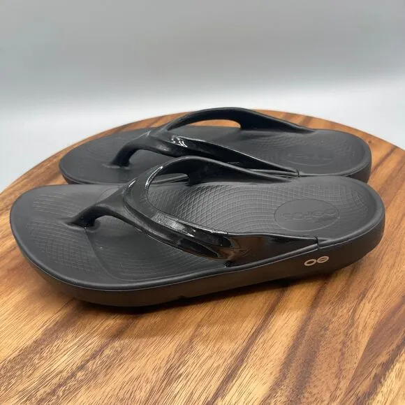 OOFOS OOLALA Sandals Womens Size 10 Black Patent Luxe Flip Flop Thong Recovery