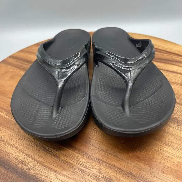 OOFOS OOLALA Sandals Womens Size 10 Black Patent Luxe Flip Flop Thong Recovery