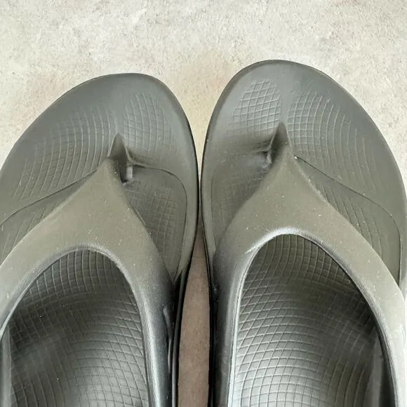OOFOS OOlala Sandals Women's Size 7 Recovery Flip Flops Black Comfort Beach